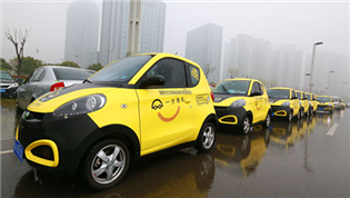 這50輛新能源汽車太黃了！招手即停、一步送到大河車展的門口