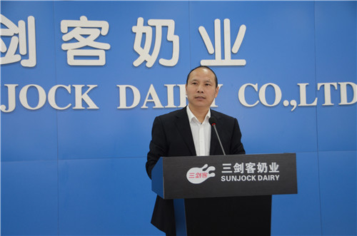 河南三劍客奶業(yè)有限公司的總經理張向陽
