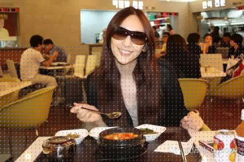 明星旅行糗事一籮筐 總有一個(gè)萌到你！