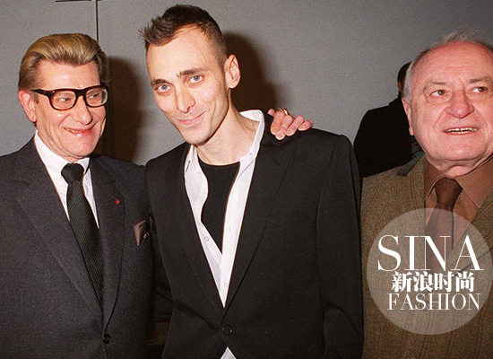 Yves-Saint-Laurent、Hedi-Slimane、Pierre-Bergé在Dior后臺(tái)的合影