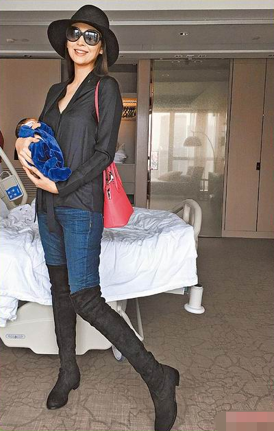 吳佩慈二胎兒子滿月照曝光 吳佩慈二胎兒子滿月照曝光