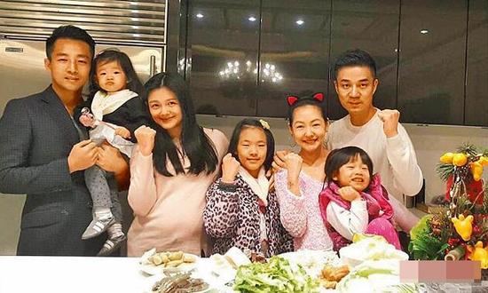 大S孕后久違現(xiàn)身，與小S一家齊聚