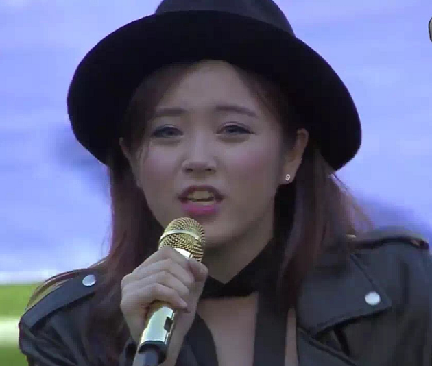 網(wǎng)友質疑超女200萬金話筒造假 網(wǎng)友質疑超女200萬金話筒造假