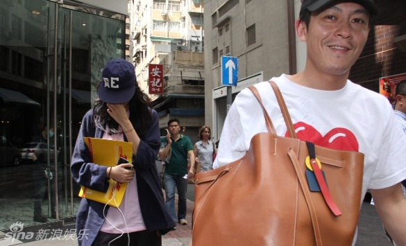 陳冠希攜秦舒培現(xiàn)身 陳冠希攜秦舒培現(xiàn)身