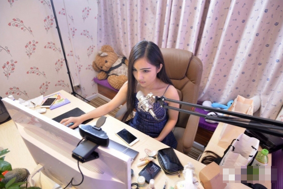 網(wǎng)絡(luò)直播界遭遇整改 網(wǎng)絡(luò)直播界遭遇整改