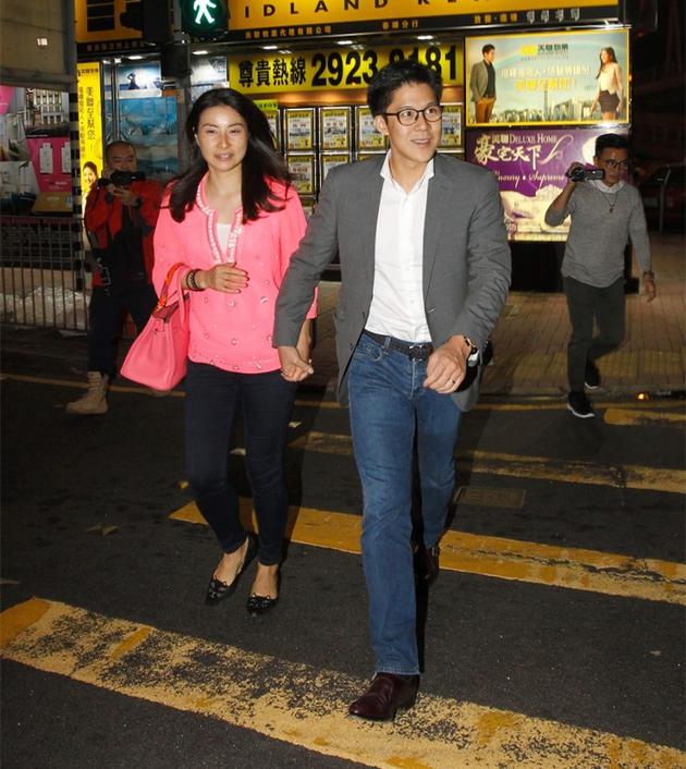 慶祝結婚四周年時，郭晶晶已有孕味