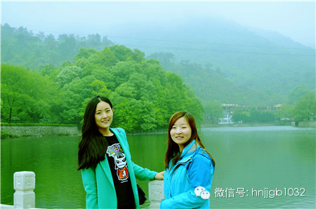 奧斯卡汽車影城的美女和這個風景融入的真好啊，有木有？！