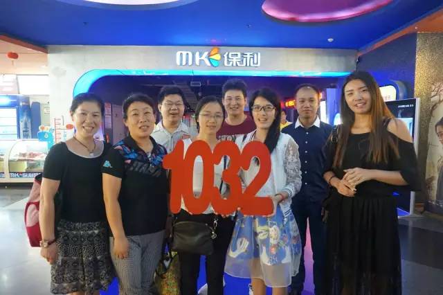 認(rèn)識的不認(rèn)識的，拍張合照就是朋友啦