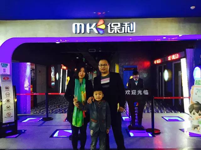 再來看兩個(gè)萌娃，表情都好有戲！