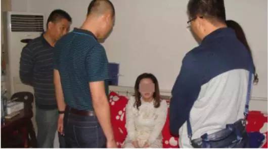 警方抓捕嫌疑人龐某衛(wèi)現(xiàn)場。警方供圖