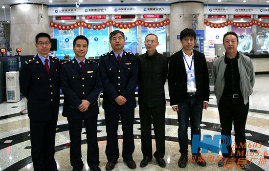 信息廣播副總監(jiān)魏志剛、民生資訊部負(fù)責(zé)人王昊與郭群一行在廣播大廈