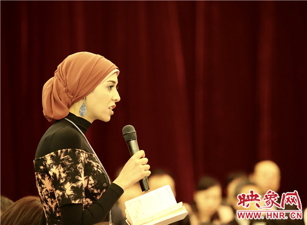 外國(guó)記者現(xiàn)場(chǎng)提問(wèn)