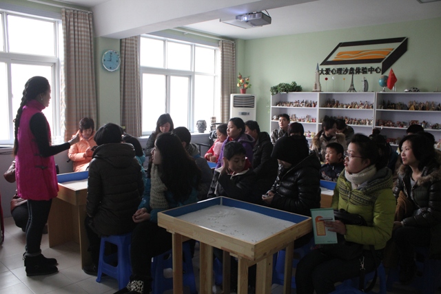 《成長心連心》專家課堂，女主播娜娜姐姐現(xiàn)場主持