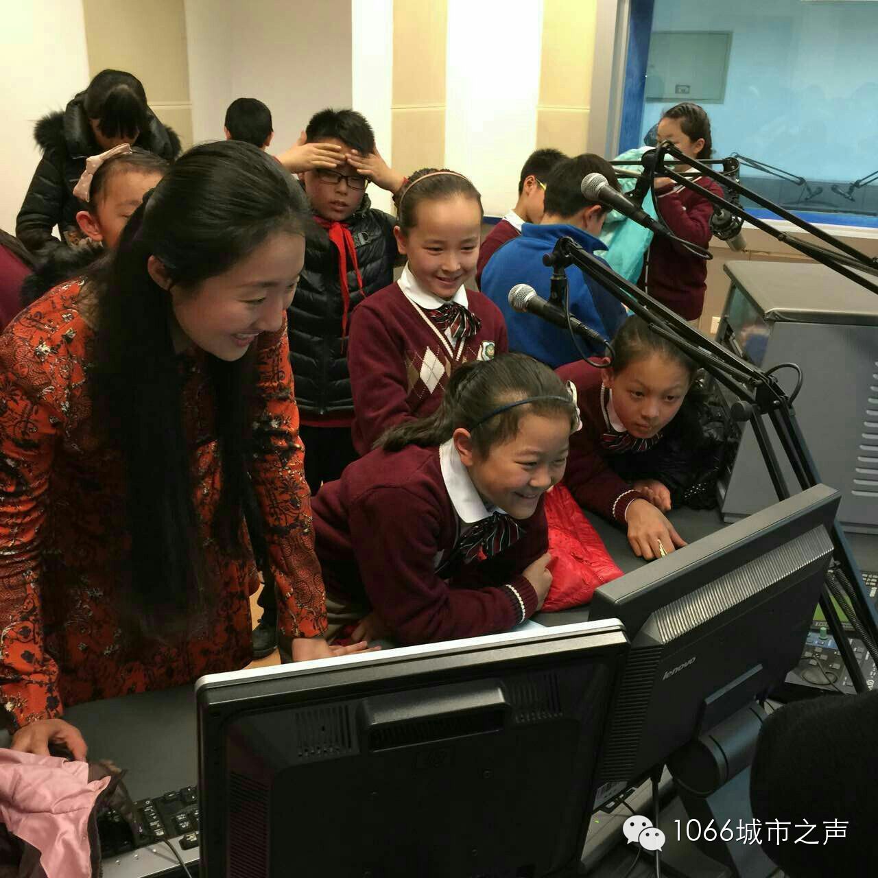 “好激動(dòng)，好激動(dòng)”！天天上學(xué)、放學(xué)都從廣播大廈經(jīng)過，今天終于進(jìn)來了！