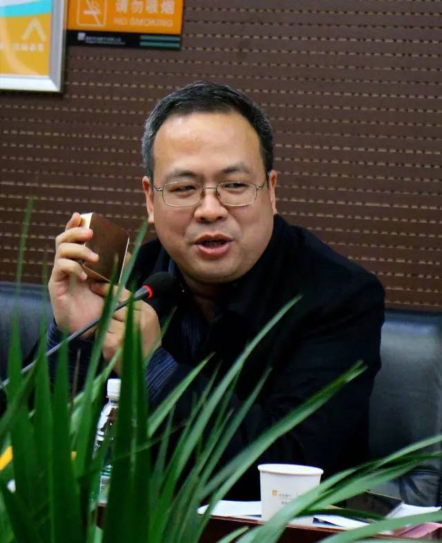 看看上面這位，就是我們1066最紅的男人——付總。