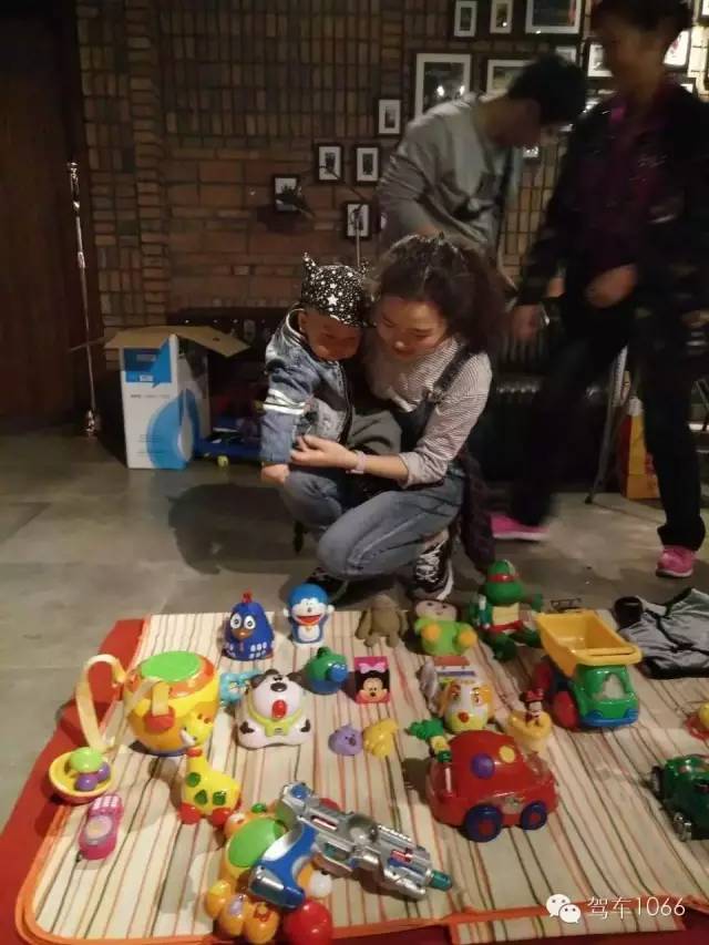 本次活動(dòng)最小的小老板，最后放大招了，玩具隨便拿，這壕情也沒(méi)sei了！