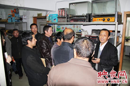 科技會(huì)員們?cè)诹私庖恍┦称芳庸ぴO(shè)備的信息 科技會(huì)員們?cè)诹私庖恍┦称芳庸ぴO(shè)備的信息