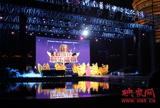 魅力881主持人李江帶來開場(chǎng)歌曲《舞起來》