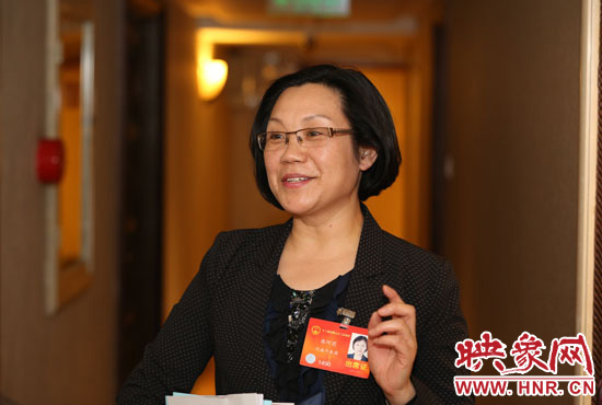 全國(guó)人大代表、商丘市實(shí)驗(yàn)小學(xué)校長(zhǎng)高阿莉做客映象網(wǎng)兩會(huì)微視。