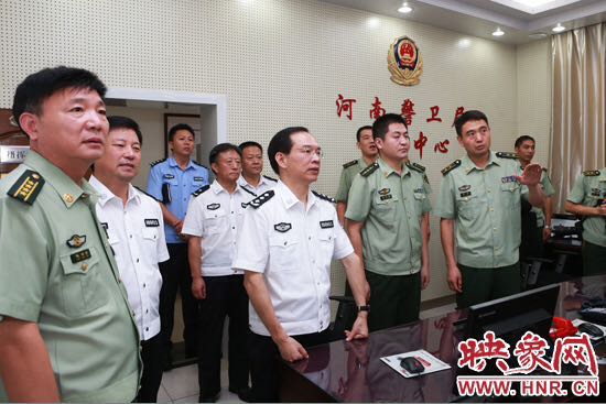 許甘露慰問公安現(xiàn)役部隊(duì)和武警官兵 許甘露慰問公安現(xiàn)役部隊(duì)和武警官兵