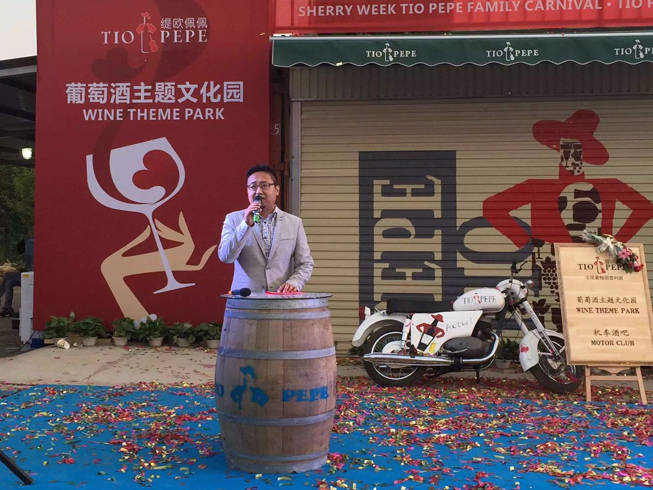 我們的巖歐巴出場嘍！真的是迷倒臺下一片！