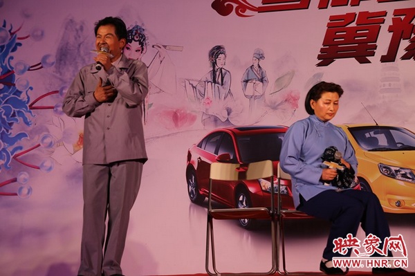 戲曲演員劉海功表演的《月下相會》經(jīng)典生動，詼諧幽默。