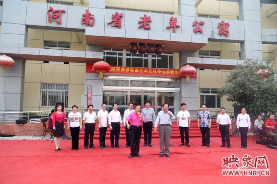 重陽(yáng)節(jié)慰問(wèn)老人專場(chǎng)公益演出舉行 重陽(yáng)節(jié)慰問(wèn)老人專場(chǎng)公益演出舉行