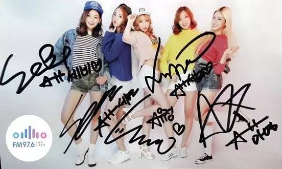 哎呦不錯(cuò)哦！路飛收到美女們的簽名照，到底中意哪一位呢？