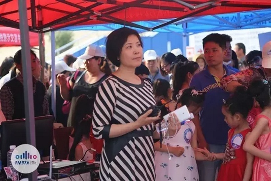 976老大木子一手手機一手對講一臉嚴(yán)肅，這是有多緊張呢？