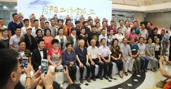 諸多藝術家和社會各界人士以及唐派弟子、戲迷到場祝賀