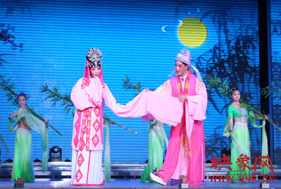 豫劇《必正與妙?！匪季d綿恨綿綿　演唱者：木子　池城