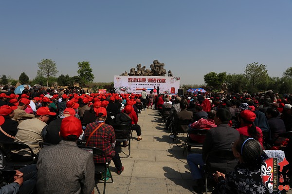 現(xiàn)場坐滿了來自鄭州、洛陽以及洛陽周邊縣市的戲迷朋友