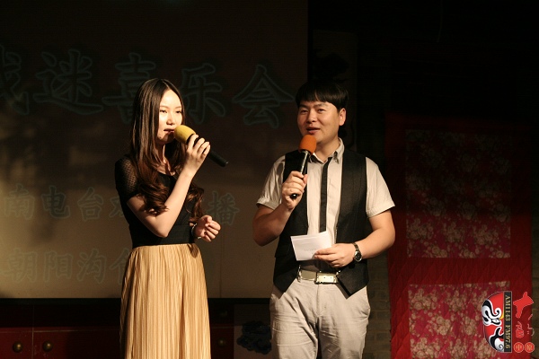 主持人：河南電臺戲曲廣播《越學(xué)越開心》主持人張琳，著名戲曲節(jié)目主持人、戲曲廣播當(dāng)家小生月陽