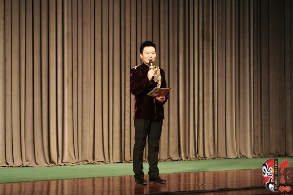 主持人：著名戲曲節(jié)目主持人、河南電臺(tái)戲曲廣播“當(dāng)家小生”月陽(yáng)