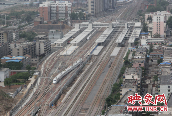 本次運行試驗由2列CRH2A型動車組擔(dān)當(dāng)，計劃試驗速度為每小時200公里。