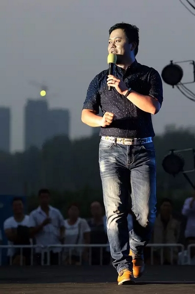 莫非此刻是在向前走還是向后移？