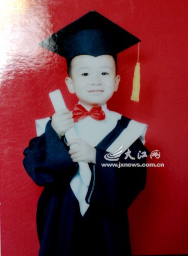 照片上的音容笑貌還在，可人卻走了