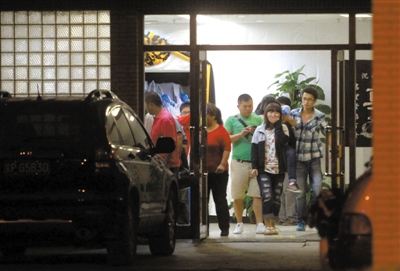 2012年9月17日，廠橋小學(xué)門(mén)口，一女子駕車(chē)錯(cuò)將油門(mén)當(dāng)剎車(chē)，撞死一男學(xué)生。