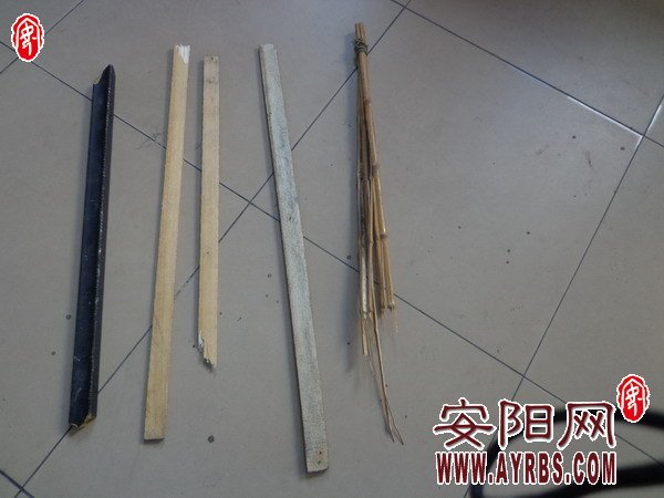 滑縣百名小學(xué)生被“燒餅?zāi)小笨謬?被打遍體鱗傷 滑縣百名小學(xué)生被“燒餅?zāi)小笨謬?被打遍體鱗傷