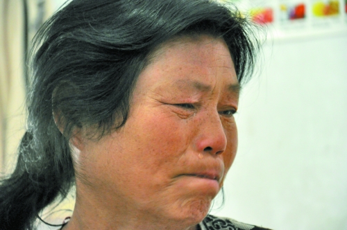 談及女兒的病情，王學鳳不禁哭了出來