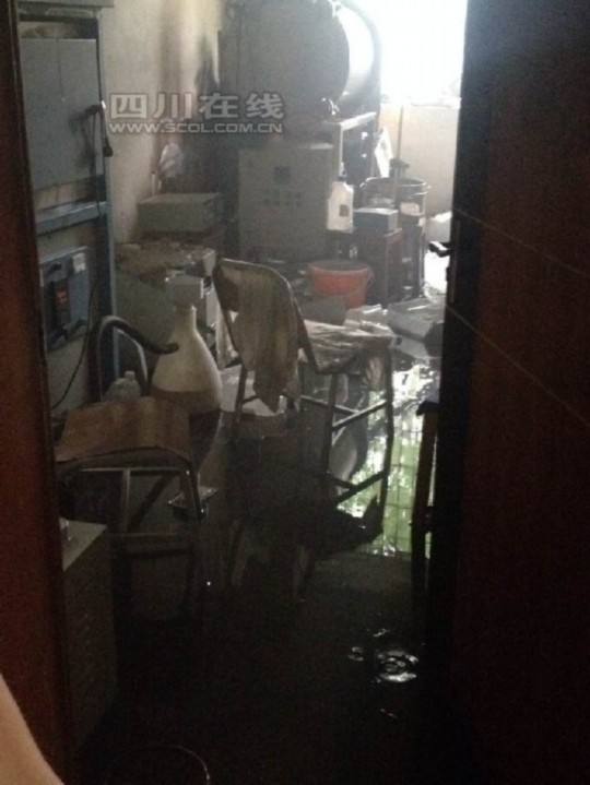 2日上午9時許，成都理工大學測試樓內一實驗室起火，造成一人輕傷，目前明火已滅