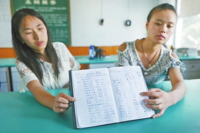 劉龔帶的2012屆畢業(yè)生一天就募捐了5000多元，并一一登記