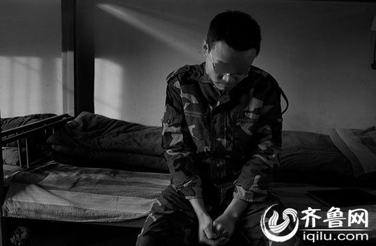 　因癡迷于賭博，研究生方光被學校開除。方光在濟南一戒網(wǎng)學校接受教育