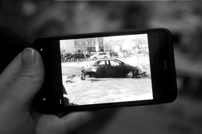 　　路人拍下的該車自燃情景。