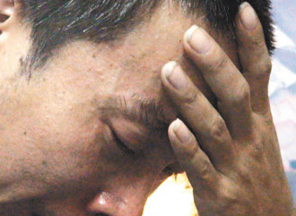 10歲方姓男童遭割喉殺害，父親淚流不止說，小兒子走了，他不知道該如何活下去。 臺灣《聯(lián)合報》