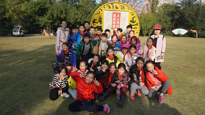 團(tuán)結(jié)友愛(ài)一家人 團(tuán)結(jié)友愛(ài)一家人