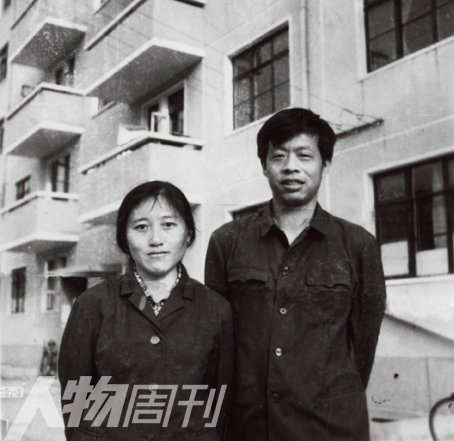 1980年，李銀河與王小波結(jié)婚時在宿舍樓下