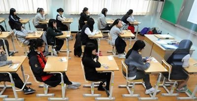 　藝術(shù)生不僅需要專(zhuān)業(yè)課優(yōu)秀，文化課成績(jī)也必須達(dá)標(biāo)