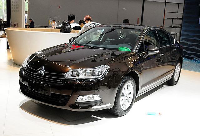 在2013廣州車展上亮相的東風雪鐵龍C5車型 在2013廣州車展上亮相的東風雪鐵龍C5車型