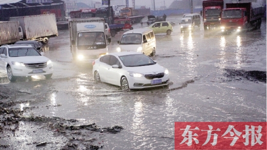 鄭州南四環(huán)柴郭轉(zhuǎn)盤南500米處的“泥坑”，